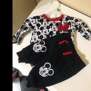 Mickey Mouse outfit 0/3